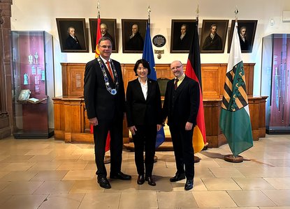Prof. Ingo Gestring, Prof. BATTSENGEL Baatar, und Prof. Gunther C. Stehr, Gründungsdekan der Ingenieur-Fakultät der GMIT und Auslandsbeauftragter der Fakultät Maschinenba