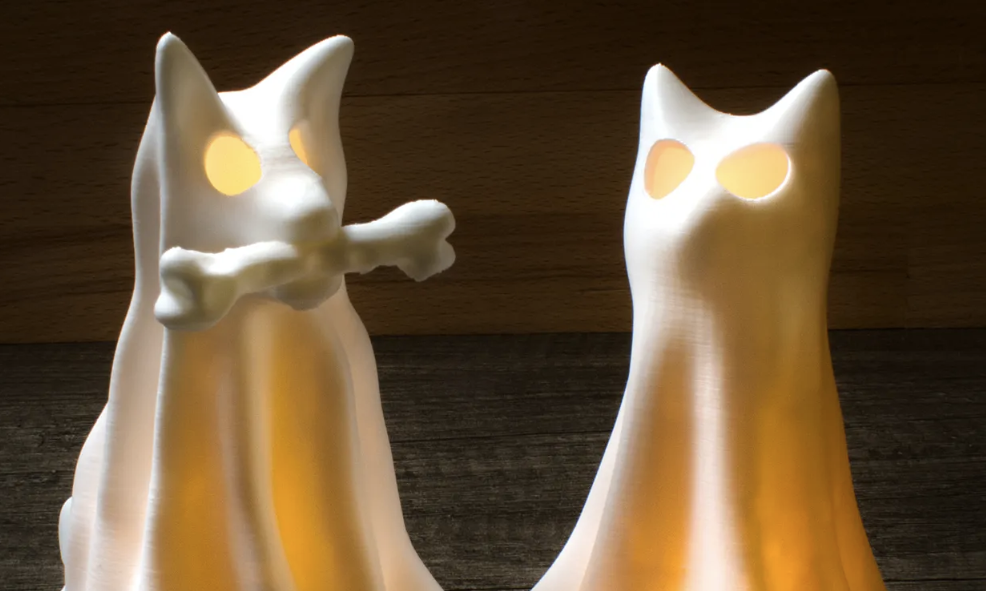 Geisterkatzenfigur von innen beleuchtet