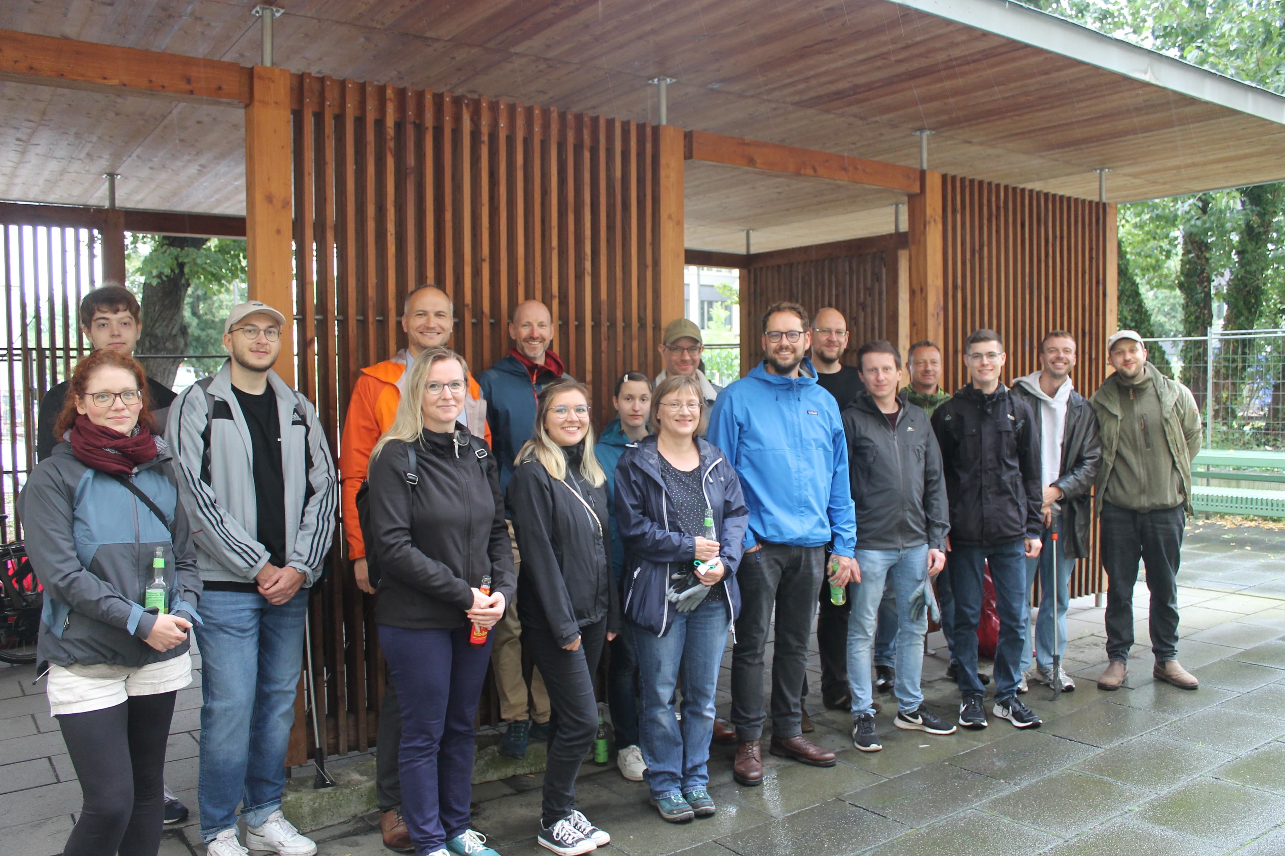 Gruppenbild freiwillige Helferinnen und Helfer nach dem Clean Up