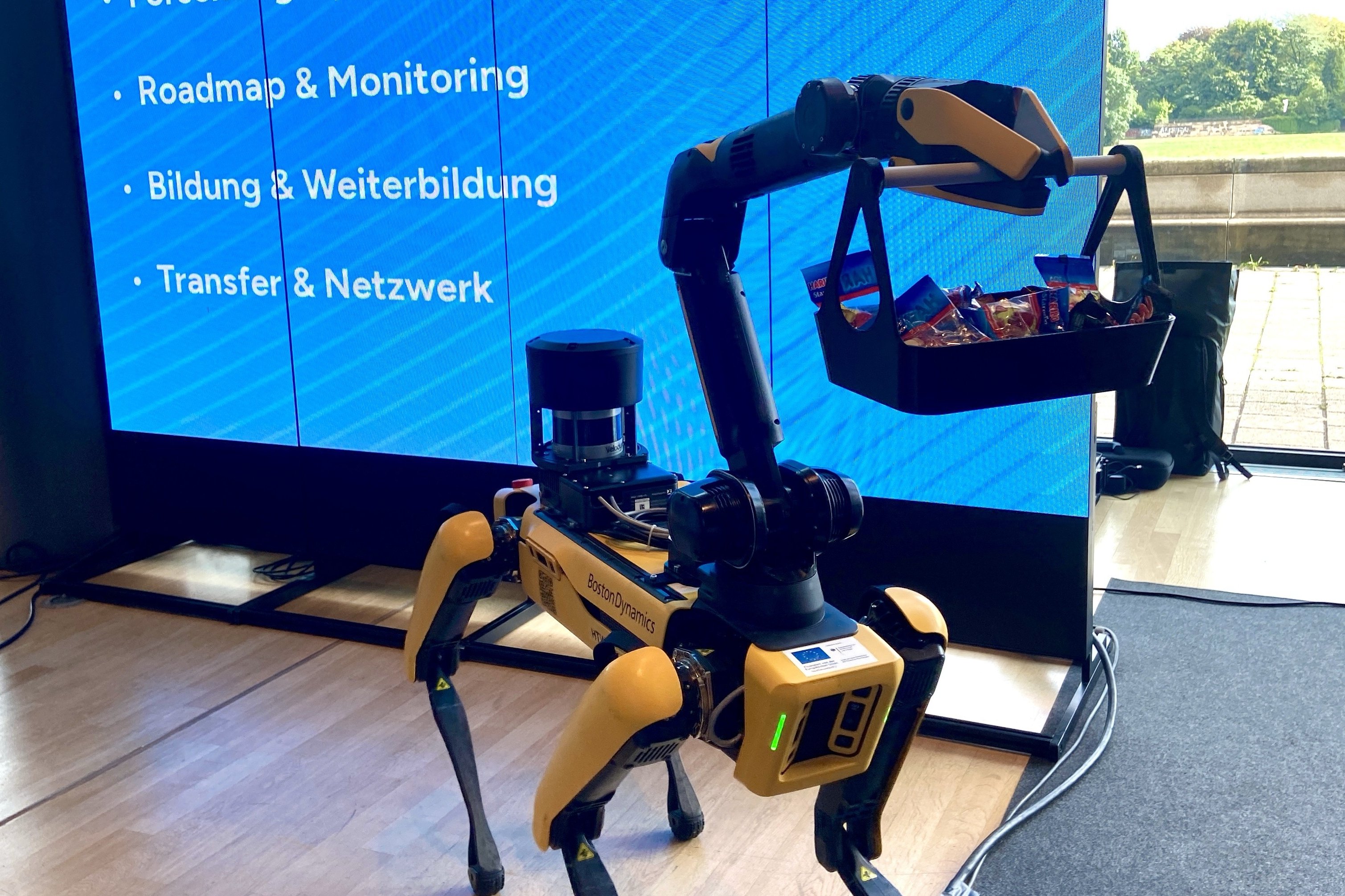 der Roboterhund Spot am SKR Stand