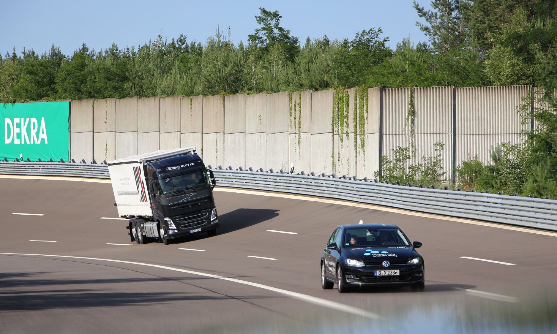 Fahrzeuge auf dem Testgelände in Klettwitz