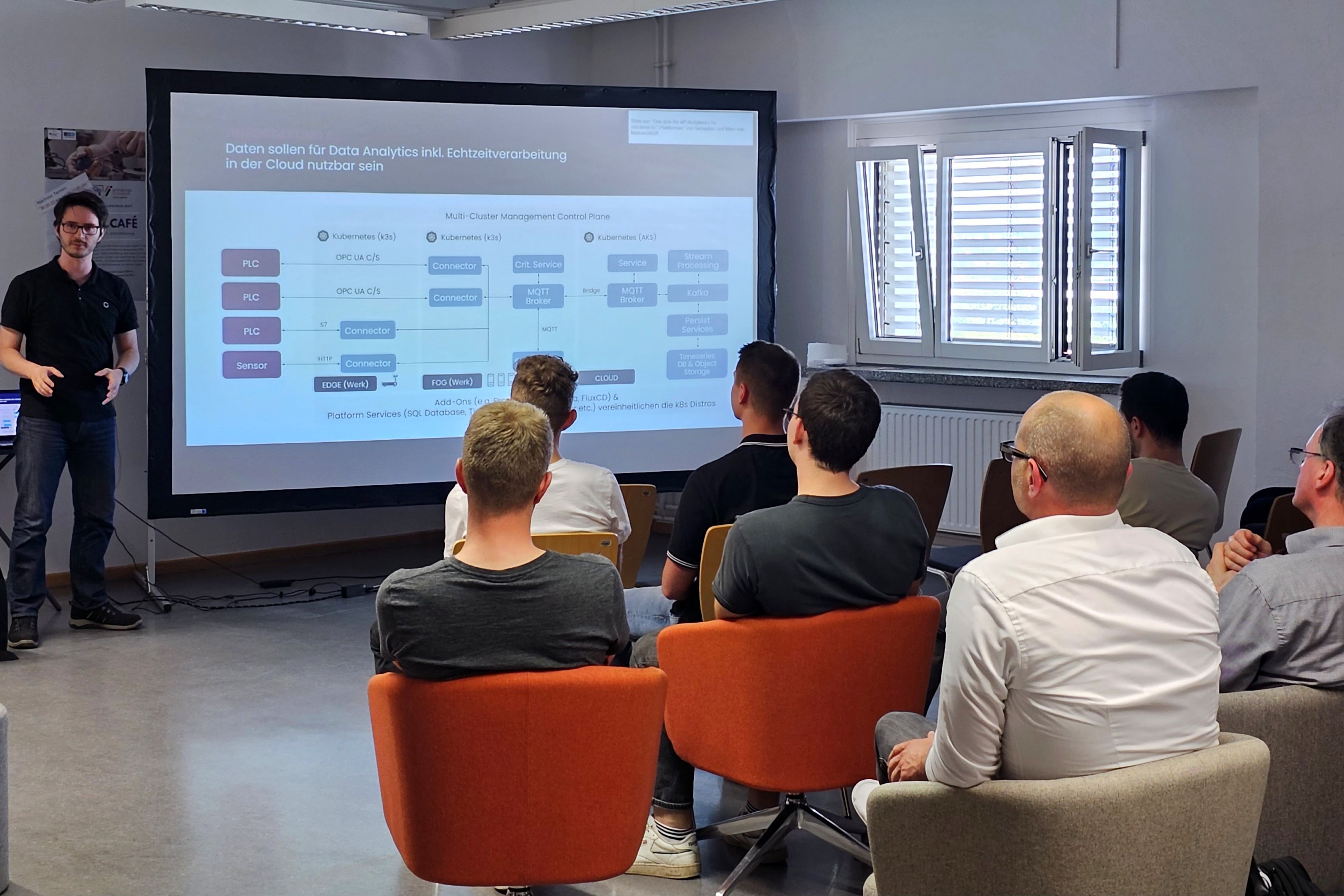 Ausschnit aus einer der vergangenen Gastvorlesungen im Rahmen von MatchIO - hier Jeremy Theocharis