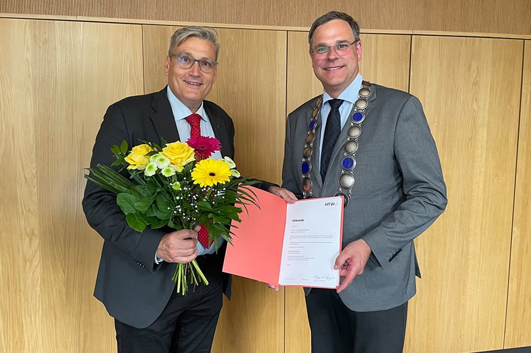 Prof. Michael Weyde und Rektor Prof. Ingo Gestring