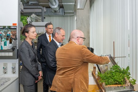 Besuch im Labor von von Prof. Kathrin Harre zu aktuelle Forschungen zum Thema Mikroplastik 