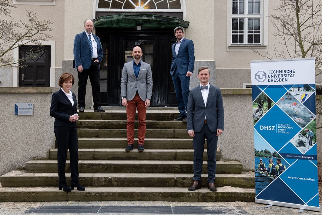 Monika Niehues, Kanzlerin der HTW Dresden; Prof. Stefan Odenbach, DHSZ-Vorstand für Hochschulkommunikation; Marko Schimke, Vorstandsvorsitzender DHSZ; Nick Breuer, Vorstandsmitglied DHSZ; Dr. Andreas Handschuh, Kanzler der TU Dresden