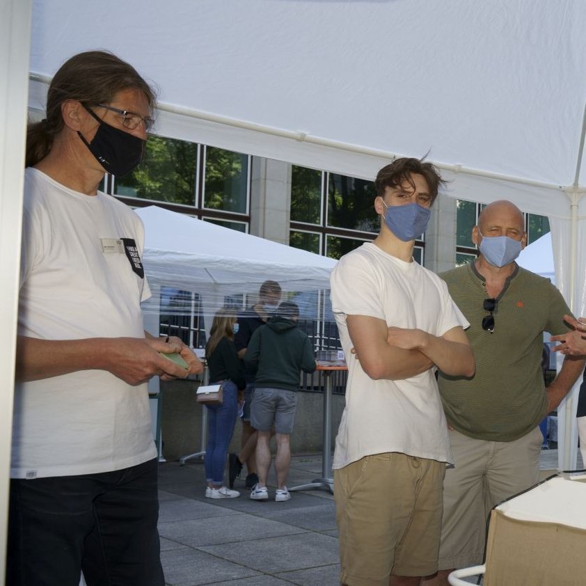 Herr Steinborn und Besucher beim Campustag am 04.07.2020