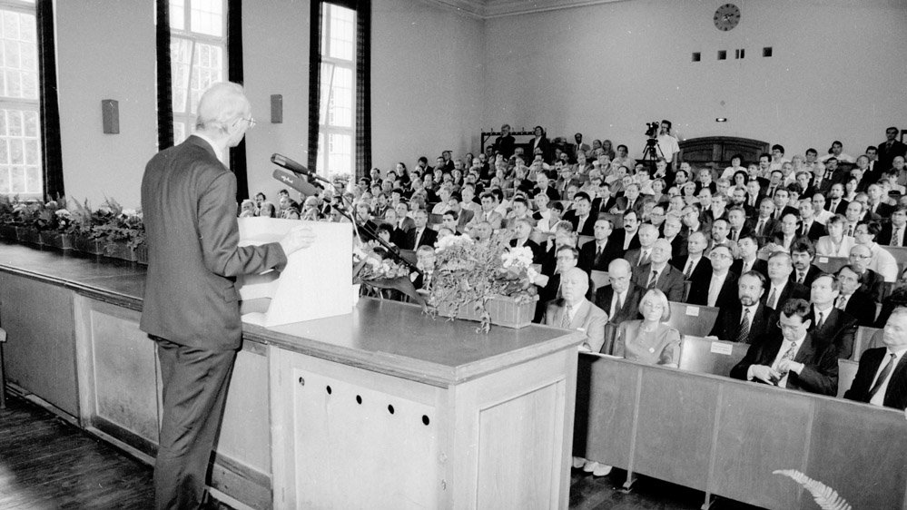 Gründungsveranstaltungen der Hochschule für Technik und Wirtschaft Many listeners gather in the Audimax for the founding of the university