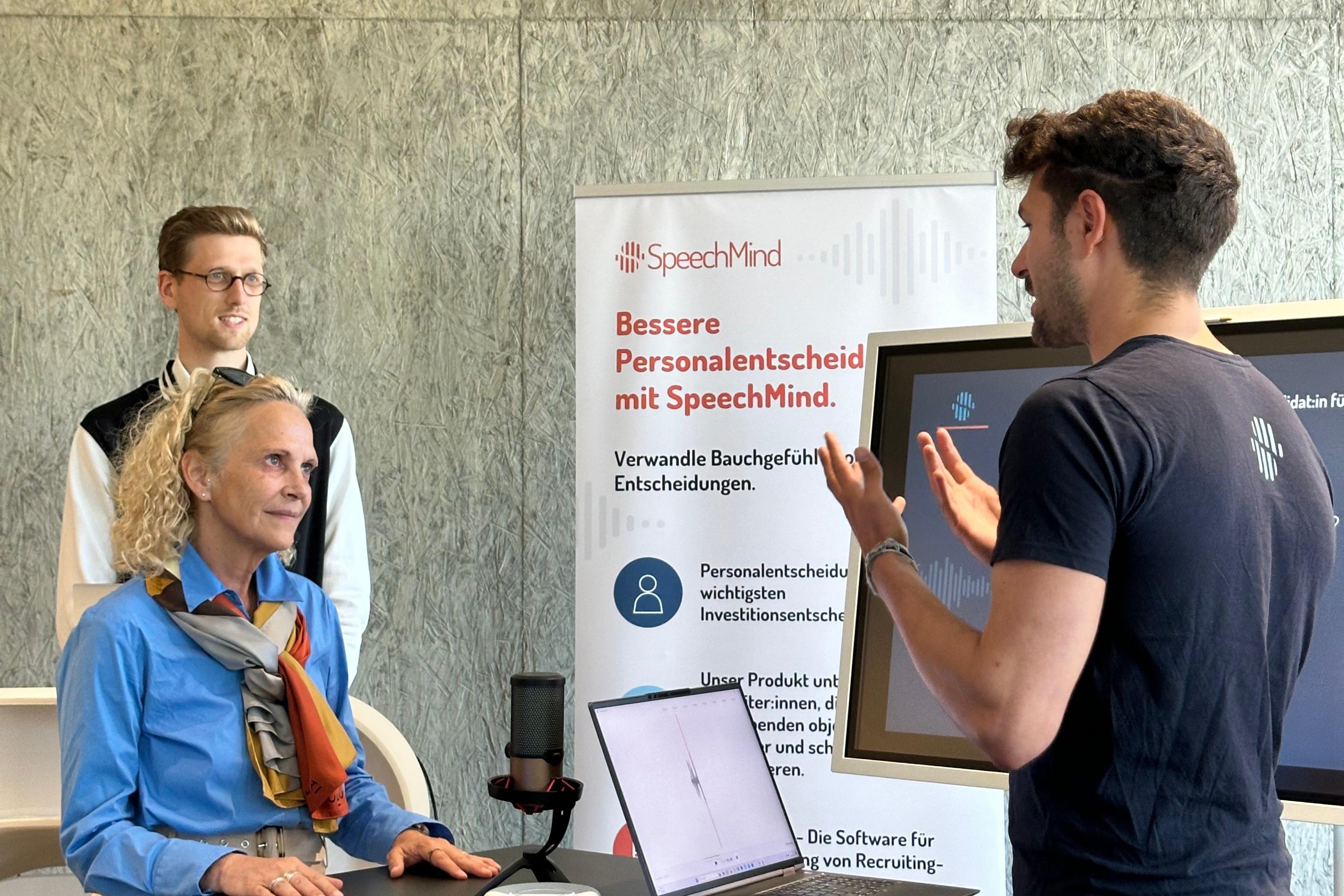 Team SpeechMind im Gespräch mit der sächsischen Staatssekretärin Ines Fröhlich