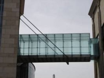 Glasbrücke Einkaufszentrum