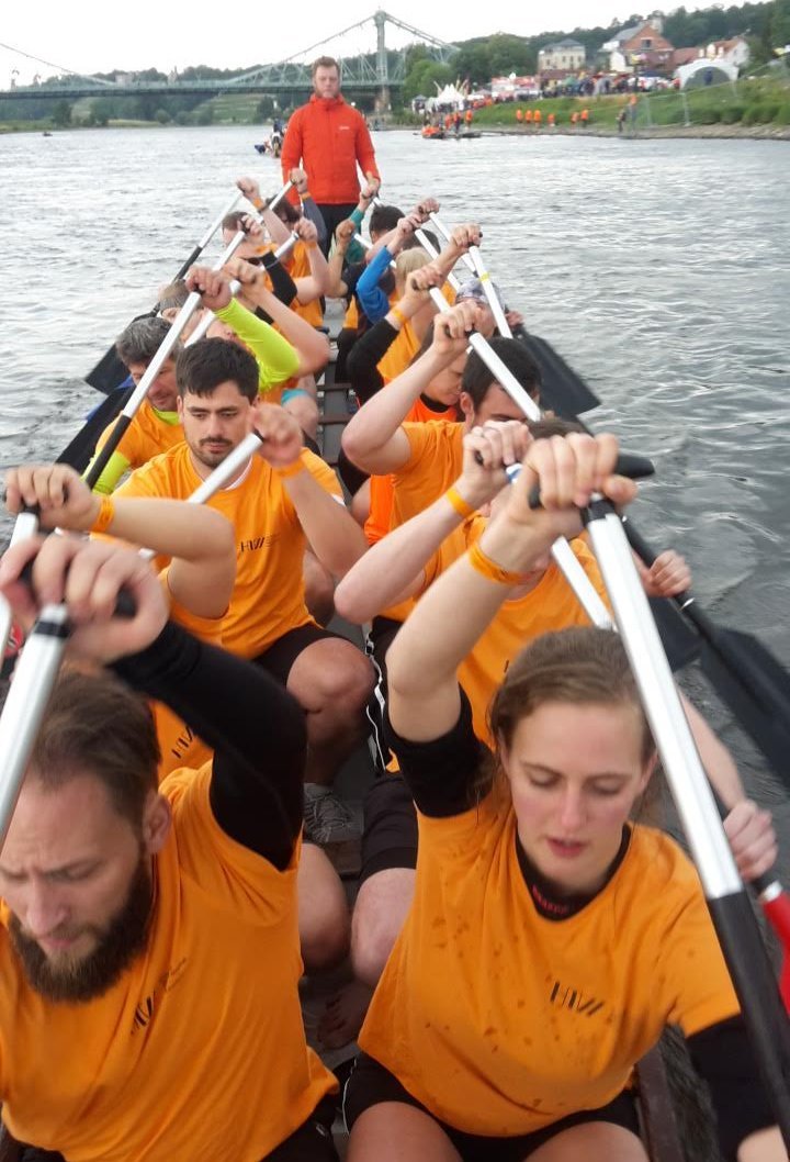 Studenten beim Paddeln