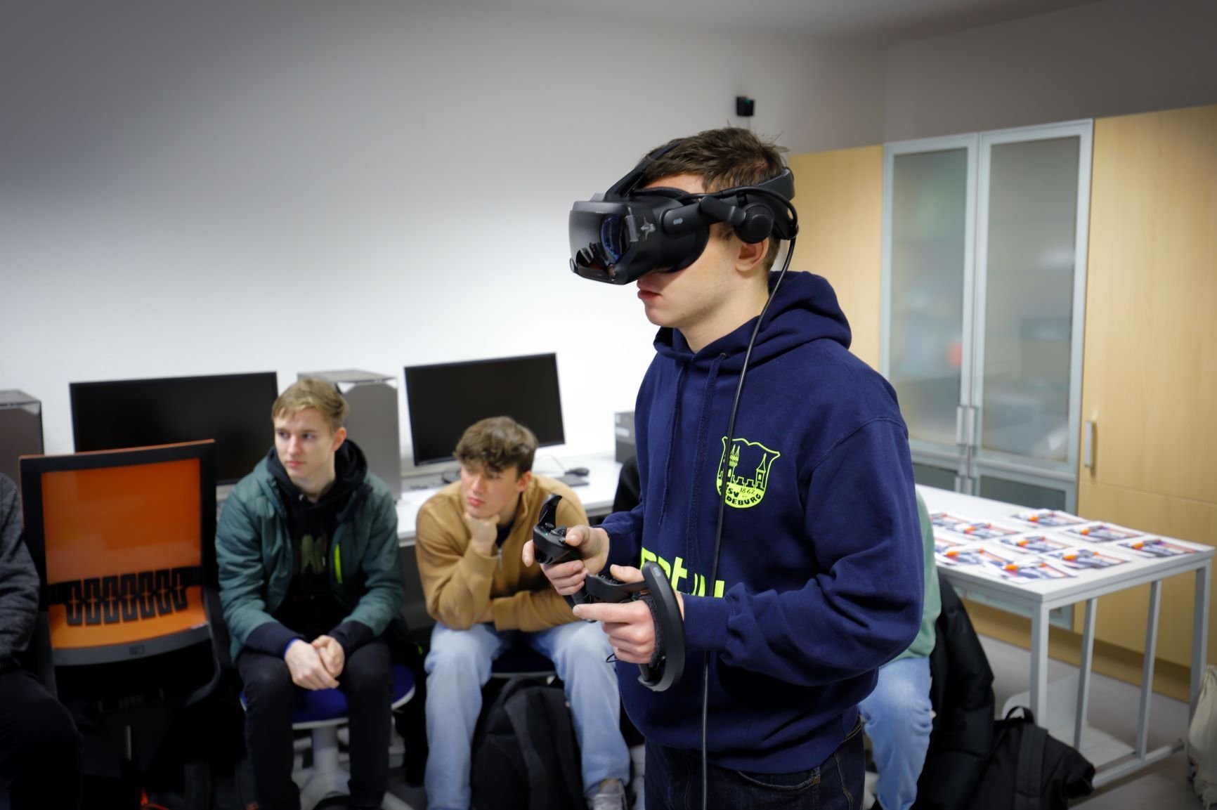 Schüler mit VR-Brille