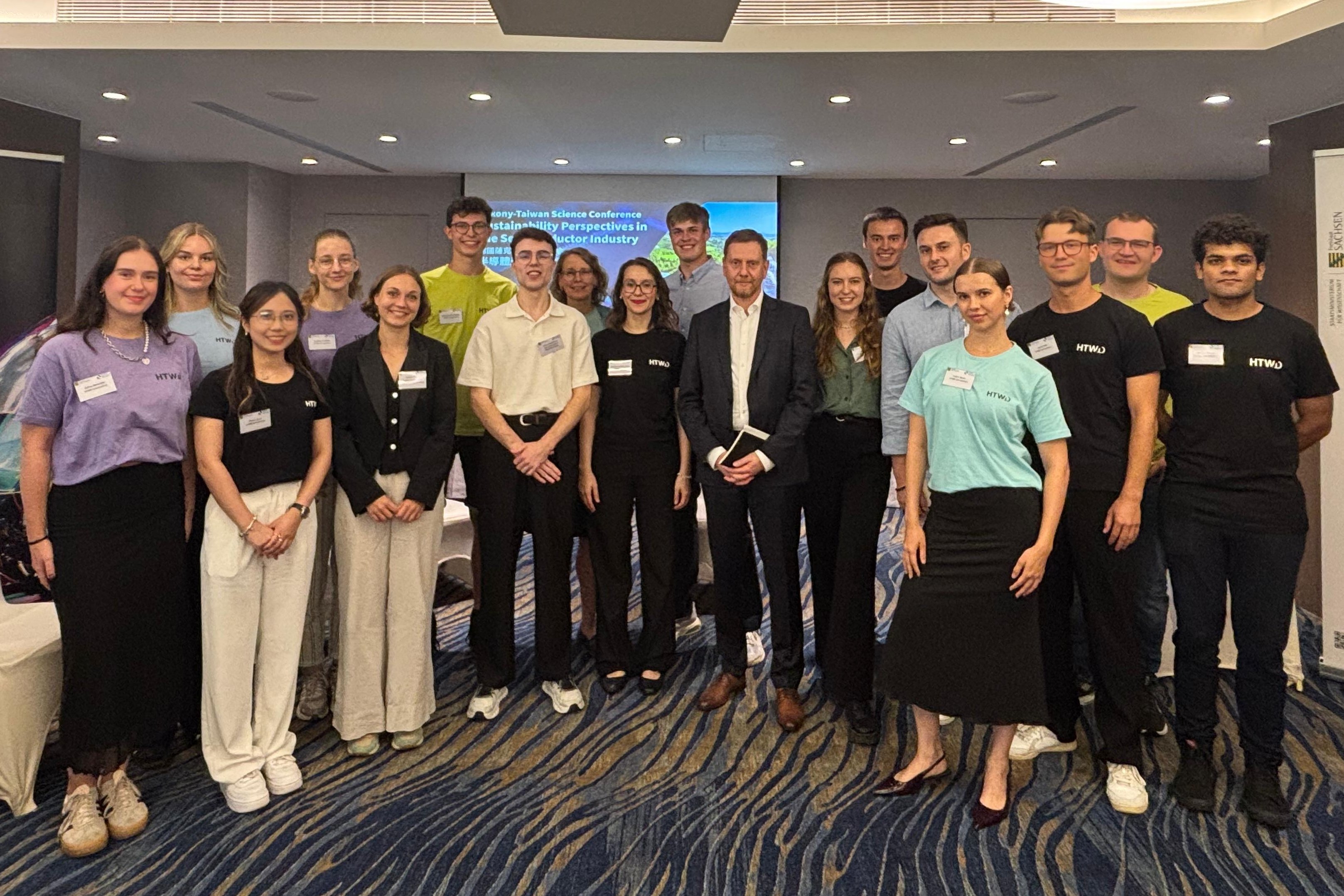 Studierende der Reisegruppe sind aufgestellt.