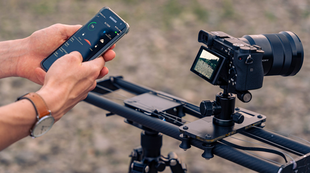[Translate to English:] Slyder Kameraschlitten und App