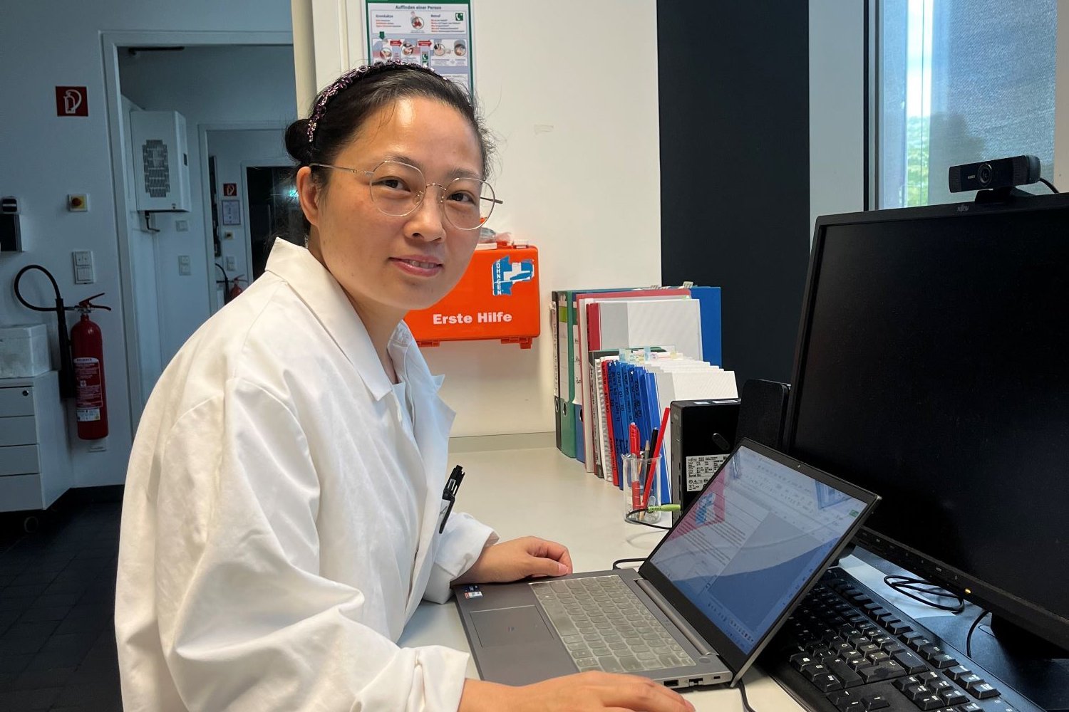 Xuemin Yang bei der Arbeit an ihrem Projekt