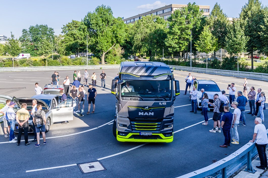 MAN Truck auf dem Testgelände