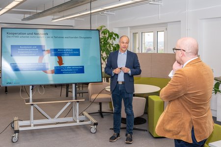 Prof. Jürgen Anke informiert über das Projekt „Digitale Identitäten“ 