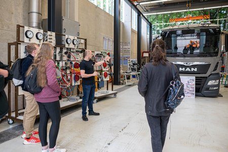 Rundgang durch das Labor der Nutzfahrzeugtechnik