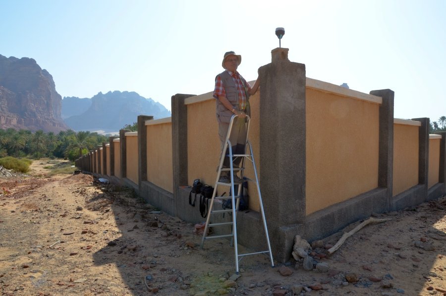 Prof. Teichert an einem Festpunkt in Al-Ula Al-Ula Festpunkt