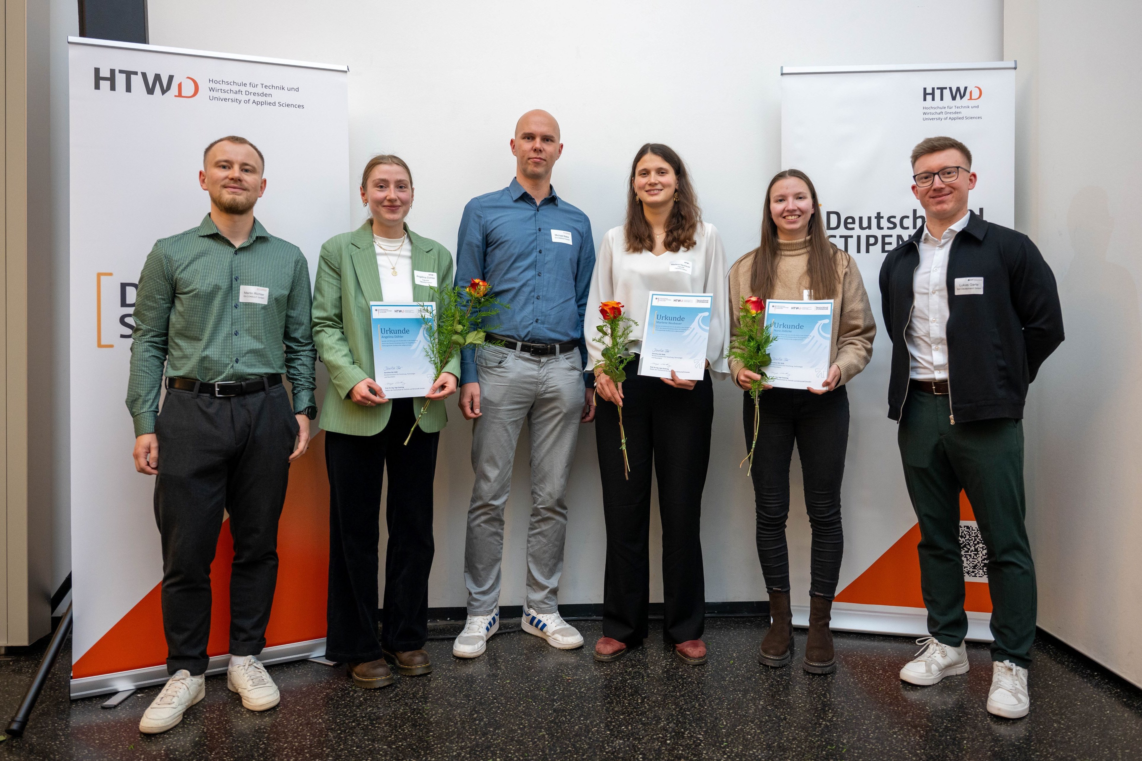 Gruppenfoto der Stipendiatinnen und Sponsoren 2025