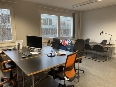 A409 Coworkingraum mit Telefonzelle