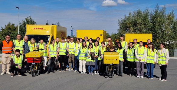 GSP Kurs 2023 (Sustainable micro-mobility with Light Electric) Besuch bei DHL in Ottendotrf Okrilla