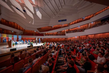 Blick in den gefüllten Kulturpalast