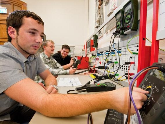 Labor Elektrische Energietechnik und Elektrosicherheit